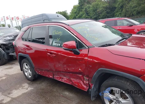 2019 Toyota Rav4 Xle z USA, uszkodzony, nr VIN 2T3P1RFV0KW057297